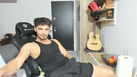 Snapshot of angelfrank chatting on October 2, 7:34 am Frankie online show from October 2, 7:34 am