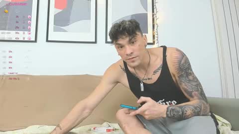 Snapshot of angelfrank chatting on February 11, 5:40 pm Frankie online show from February 11, 5:40 pm