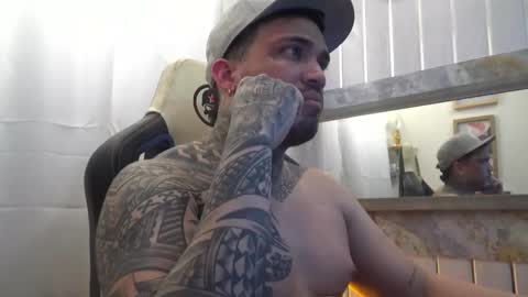 angellatino0 online show from October 19, 7:11 am