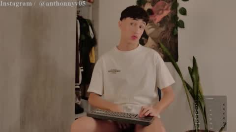 Snapshot of anthonny_05 chatting on September 16, 10:27 am TONY NEW ACCOUNT online show from September 16, 10:27 am