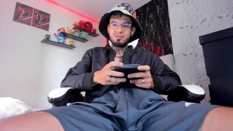 Anthony and Nick online show from October 1, 12:53 pm