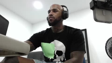 antwanblack11 online show from December 9, 3:18 am