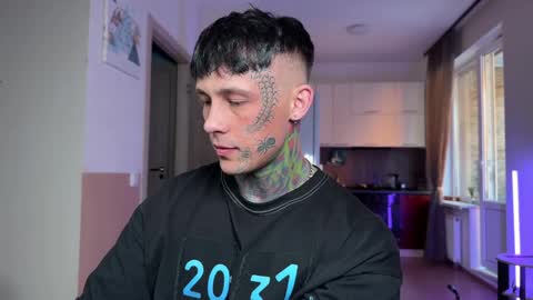 Tom online show from April 1, 3:42 pm