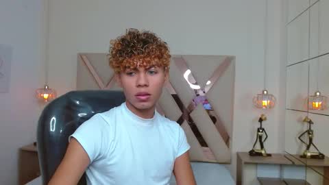 anyelotwink online show from March 26, 6:39 am