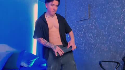 Apholo Strong online show from December 4, 1:25 am