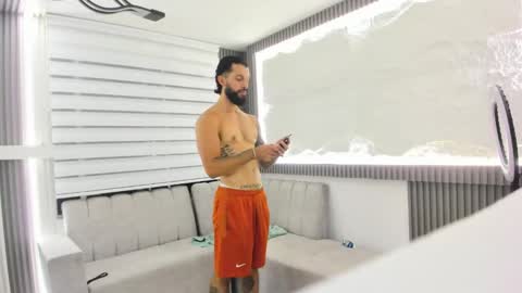 Snapshot of apolo_bianco_ chatting on March 4, 2:38 am APOLO online show from March 4, 2:38 am
