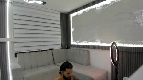 Snapshot of apolo_bianco_ chatting on March 1, 4:15 am APOLO online show from March 1, 4:15 am