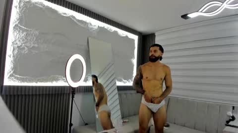 Snapshot of apolo_bianco_ chatting on February 23, 3:39 am APOLO online show from February 23, 3:39 am