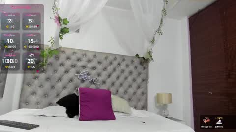 Snapshot of apolo_bianco_ chatting on December 2, 11:32 am APOLO online show from December 2, 11:32 am