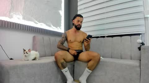 Snapshot of apolo_bianco_ chatting on February 22, 4:07 am APOLO online show from February 22, 4:07 am