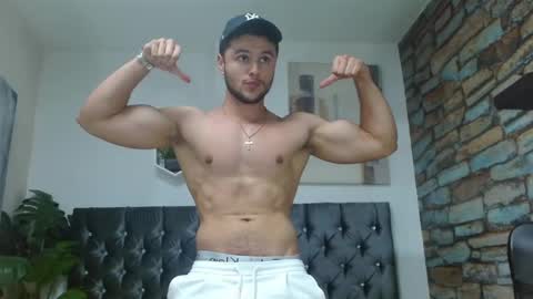 Snapshot of apolo_klein1 chatting on February 14, 3:43 am Apolo online show from February 14, 3:43 am
