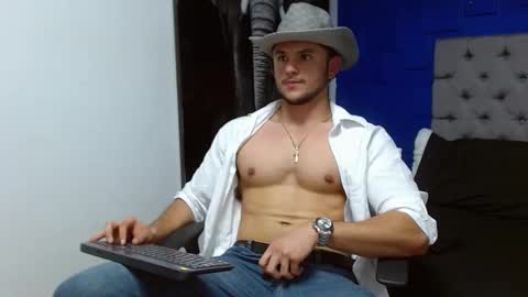 Snapshot of apolo_klein1 chatting on March 4, 6:04 am Apolo online show from March 4, 6:04 am