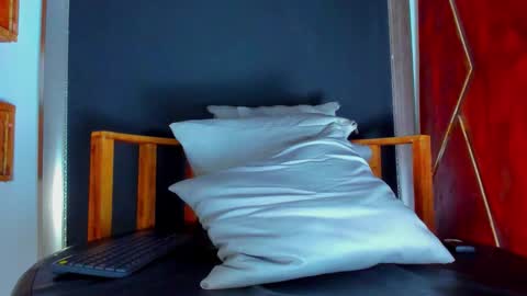 AquilesElpapi online show from March 13, 5:15 am