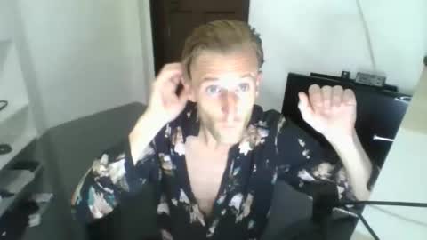 Aquilesmade online show from November 5, 12:45 am