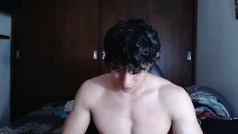 Snapshot of ares_aestheticgod chatting on December 8, 3:53 am Ares D online show from December 8, 3:53 am