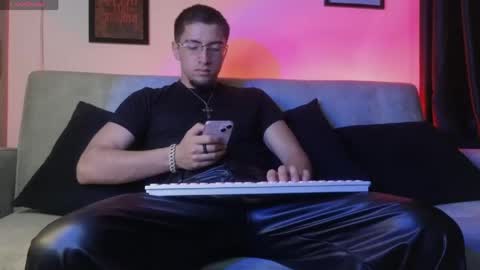 Mateo online show from April 18, 2:07 pm