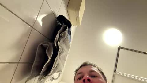 armyskater32 online show from April 8, 9:01 pm