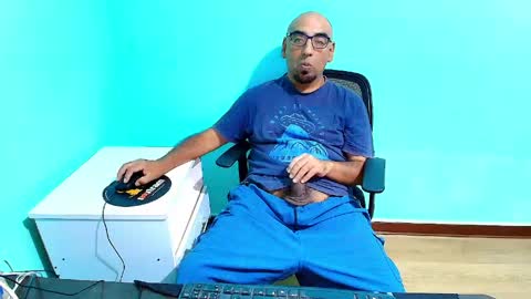 arnelux72 online show from June 1, 5:29 am