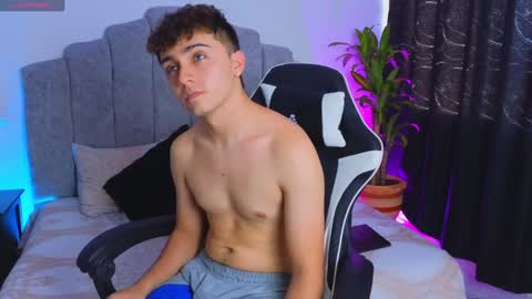 aron__cooper online show from December 17, 8:21 pm