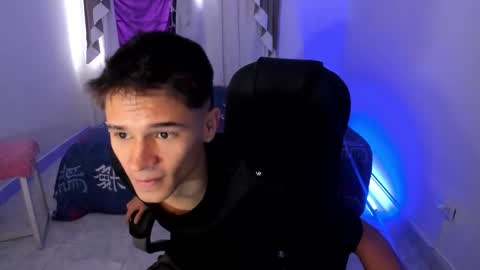 Aaron online show from October 10, 8:13 pm