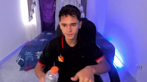 Aaron online show from October 8, 8:02 pm