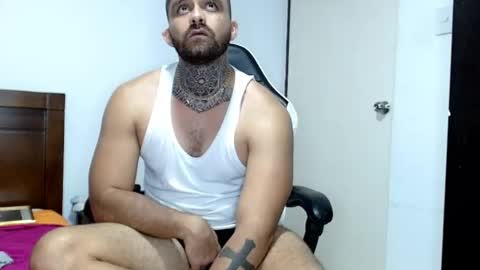 Snapshot of aronmiller404 chatting on September 24, 10:19 pm aronmiller online show from September 24, 10:19 pm