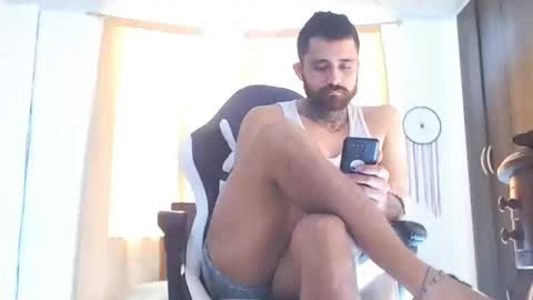 Snapshot of aronmiller404 chatting on December 30, 5:44 pm aronmiller online show from December 30, 5:44 pm
