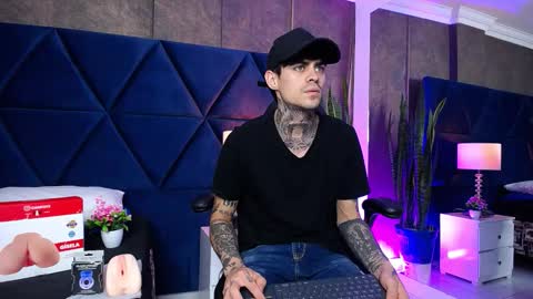 aronmuller_ online show from September 16, 5:19 am