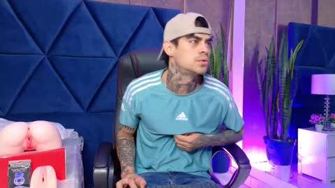 aronmuller_ online show from September 29, 5:06 am