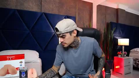 aronmuller_ online show from September 20, 5:07 am