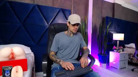 aronmuller_ online show from September 25, 5:06 am