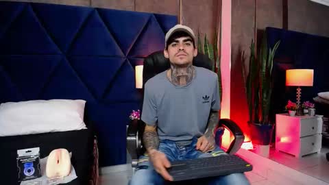 aronmuller_ online show from September 18, 4:58 am