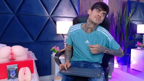 aronmuller_ online show from September 28, 5:05 am