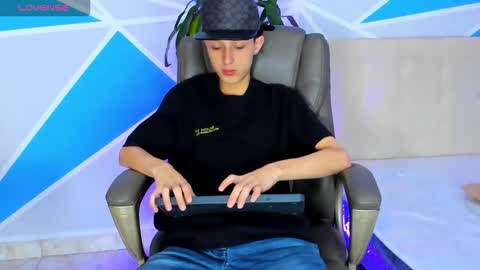 arthurcox_ online show from September 22, 6:29 pm