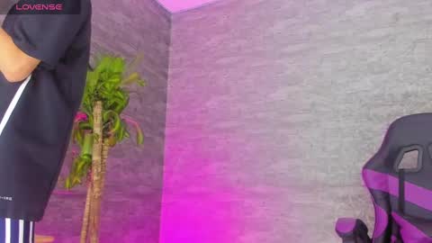 arthurcox_ online show from September 23, 6:40 pm