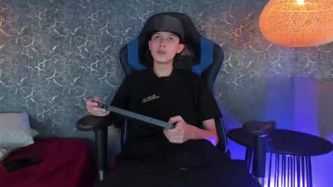 arthurcox_ online show from November 21, 7:46 pm