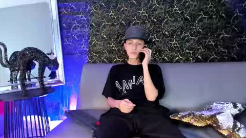 arthurcox_ online show from October 17, 5:50 pm