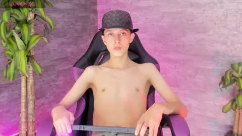 arthurcox_ online show from September 16, 5:58 pm