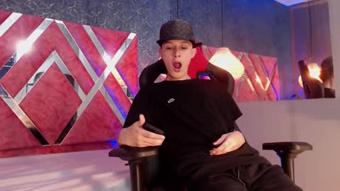 arthurcox_ online show from September 8, 11:26 pm