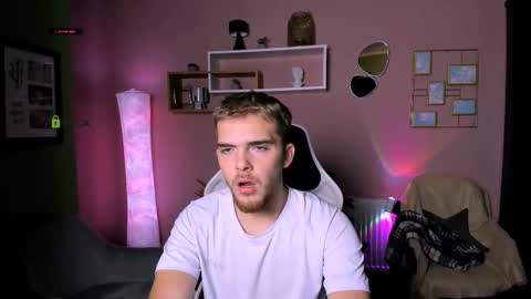 ash_raven_ online show from November 4, 6:36 am