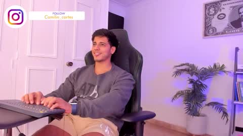 Snapshot of ashton_coleman_ chatting on October 2, 6:17 am my name real is camilo online show from October 2, 6:17 am