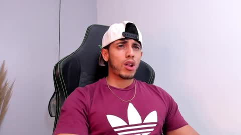 Snapshot of ashton_coleman_ chatting on February 15, 9:27 am my name real is camilo online show from February 15, 9:27 am