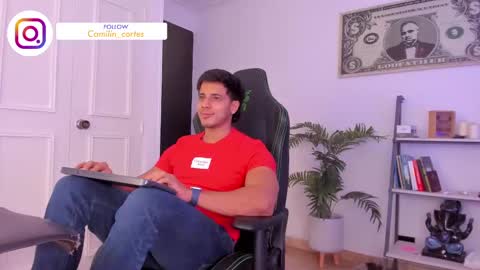 Snapshot of ashton_coleman_ chatting on September 24, 4:23 am my name real is camilo online show from September 24, 4:23 am