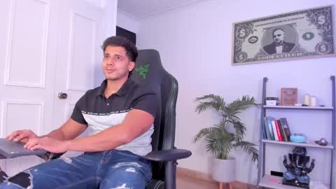 Snapshot of ashton_coleman_ chatting on September 16, 1:39 am my name real is camilo online show from September 16, 1:39 am