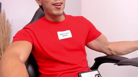 Snapshot of ashton_coleman_ chatting on February 7, 8:53 pm my name real is camilo online show from February 7, 8:53 pm