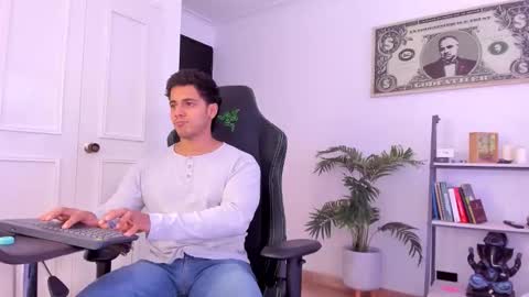 Snapshot of ashton_coleman_ chatting on September 30, 5:16 pm my name real is camilo online show from September 30, 5:16 pm