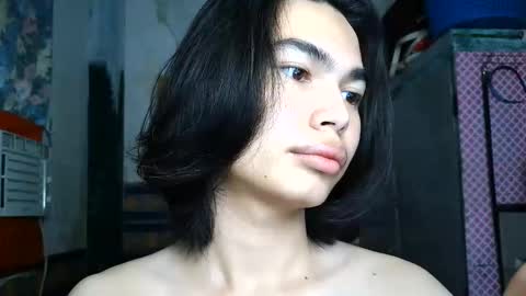 asian_babyboi online show from May 28, 4:16 pm