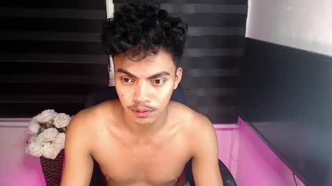 Snapshot of asianboyhunt chatting on February 8, 2:04 am Fev online show from February 8, 2:04 am