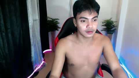Snapshot of asianboyhunt chatting on September 21, 8:20 pm Fev online show from September 21, 8:20 pm