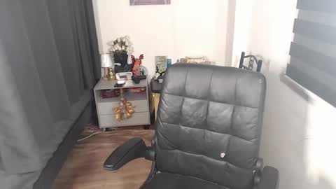 Snapshot of asianboyhunt chatting on January 9, 2:01 am Fev online show from January 9, 2:01 am